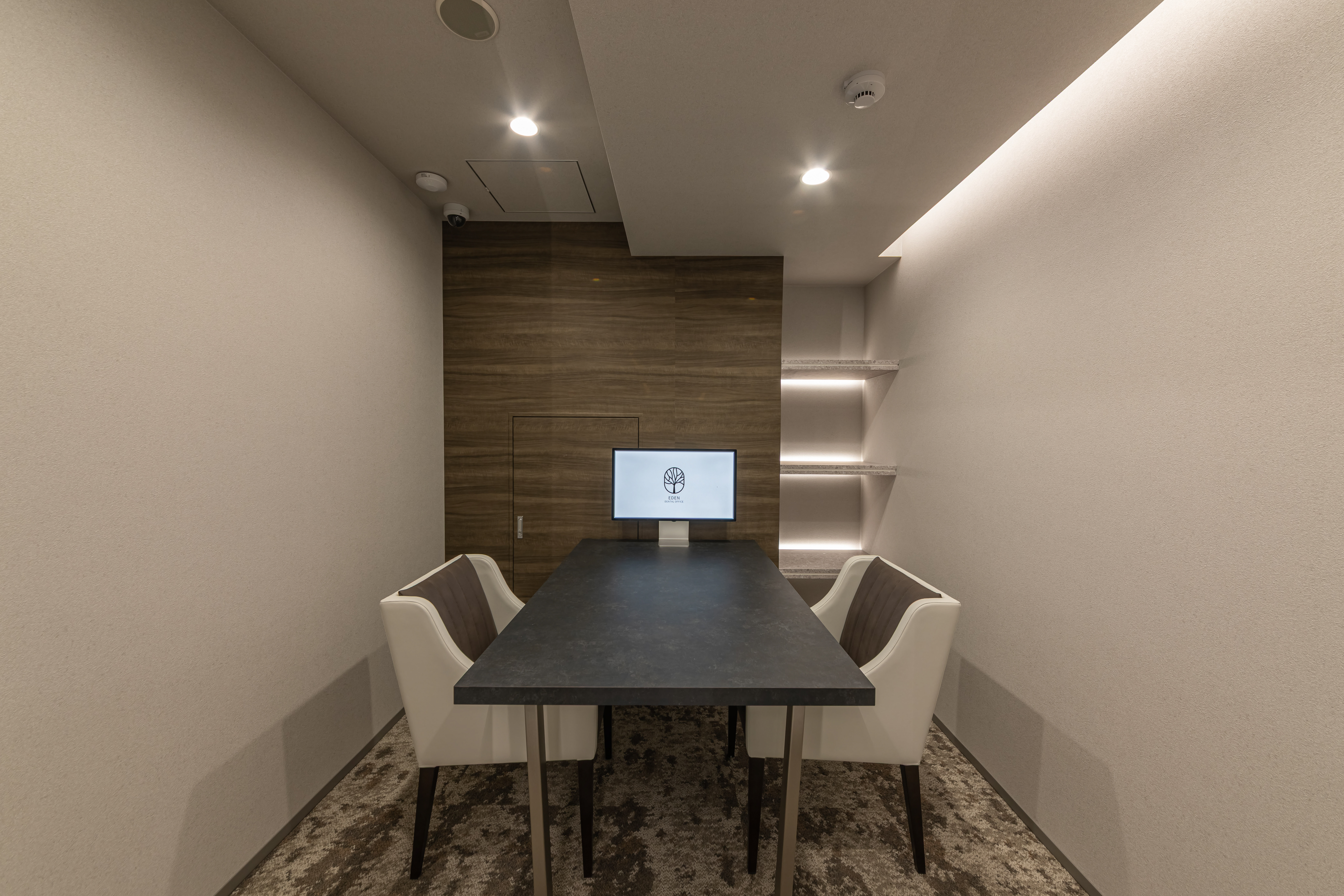 Private consultation room at Eden Dental Office Nagoya