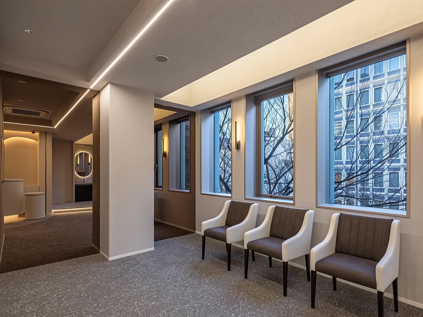 Consultation and waiting area at Eden Dental Office in Nagoya | Eden Dental Office Nagoya